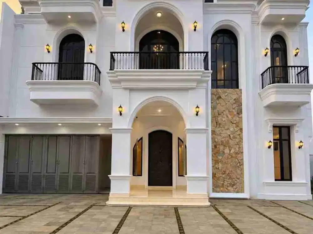 Jual rumah private pool siap huni dekat TB simatupang Jakarta Selatan