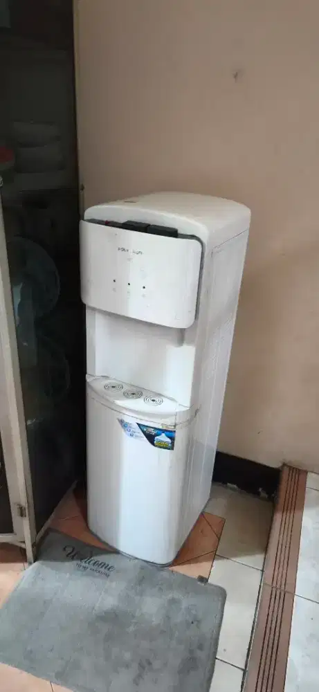 Dijual dispenser merk Polytron minus pencetan nya lepas