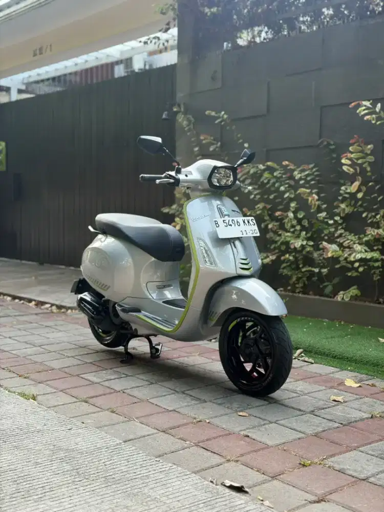 JUAL VESPA SPRINT TECH 150 KEYLESS IGET ABS LED TFT THN 2025 LIKE NEW!