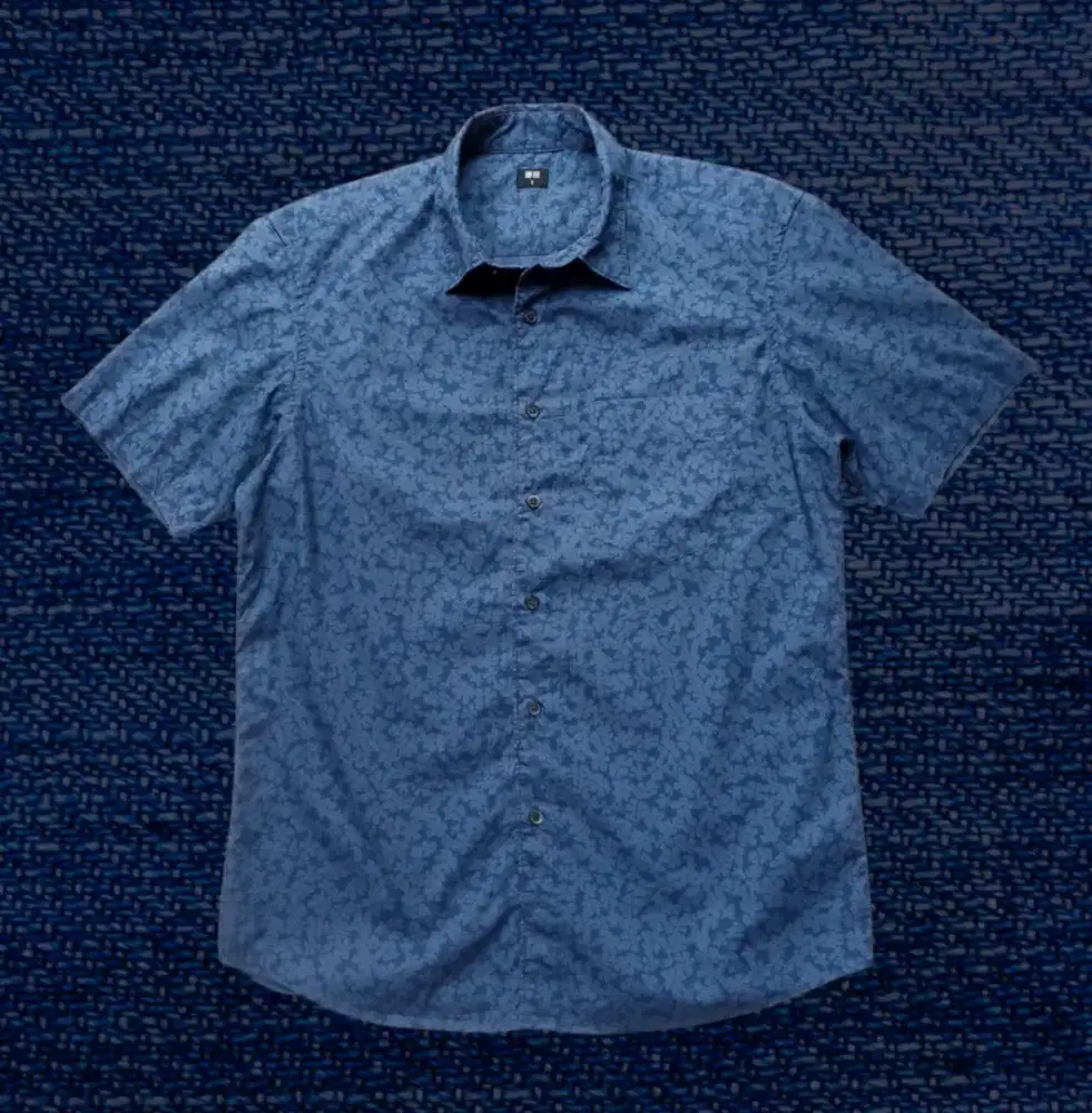 KEMEJA PENDEK UNIQLO BIRU MOTIF, SIZE : S (LD98-100, P70) SLIMFIT