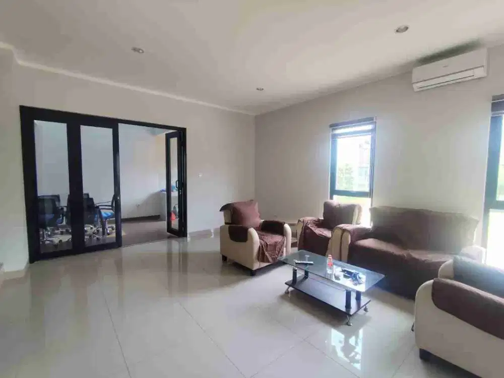 dijual rumah bagus 2 lantai di cluster regia summarecon crown gading bekasi