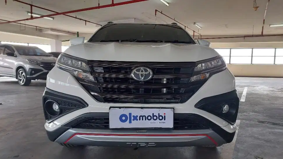 DP 11 JT Toyota Rush 1.5 TRD Sportivo Bensin-AT Putih 2019