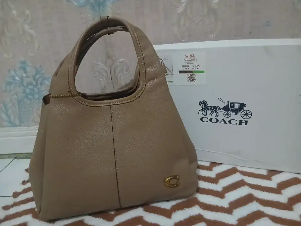 Tas merek Coach