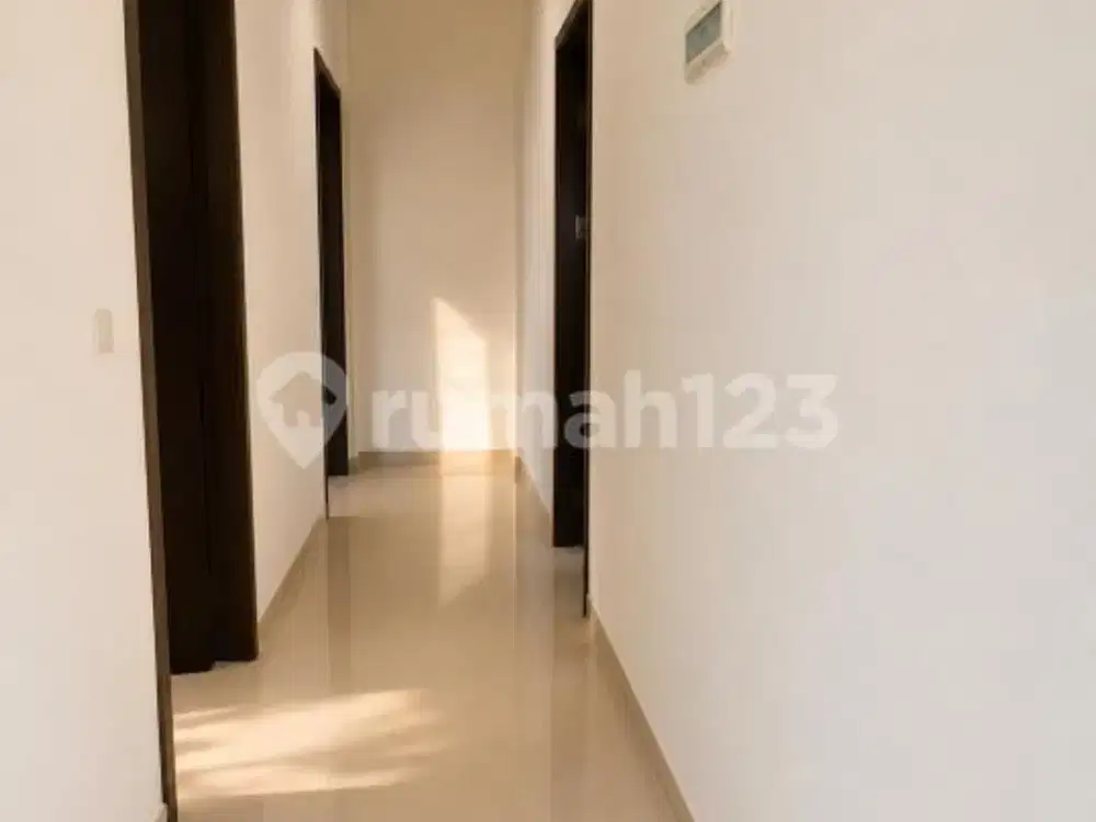 Diseewakan Rumah 2 Lantai Semi Furnished Hadap Selatan di BSD Allegria