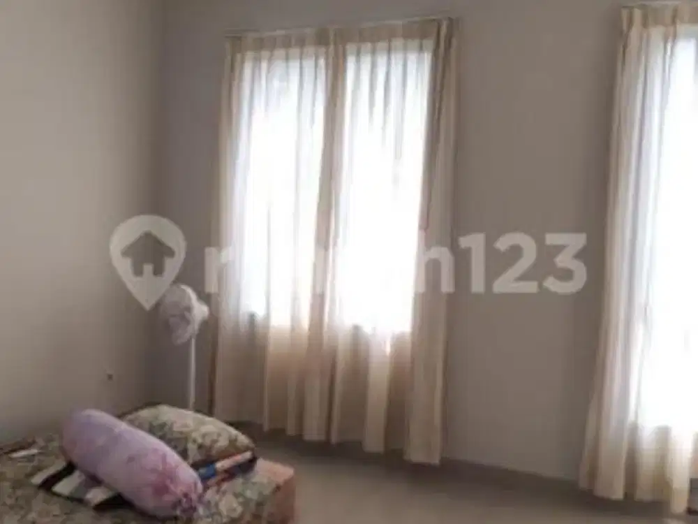 Disewakan Rumah 2 Lantai Semi Furnished Lokasi Strategis di Cluter Bohemia Gading Serpong