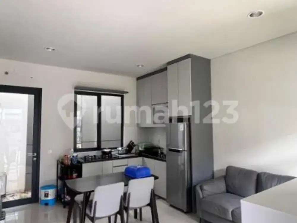 Disewakan Rumah Cantik 2 Lantai Semi Furnished Siap Huni di Askara BSD Vanya Park