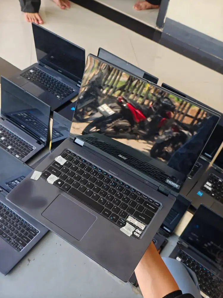 Acer TravelMate Engsel Bermasalah