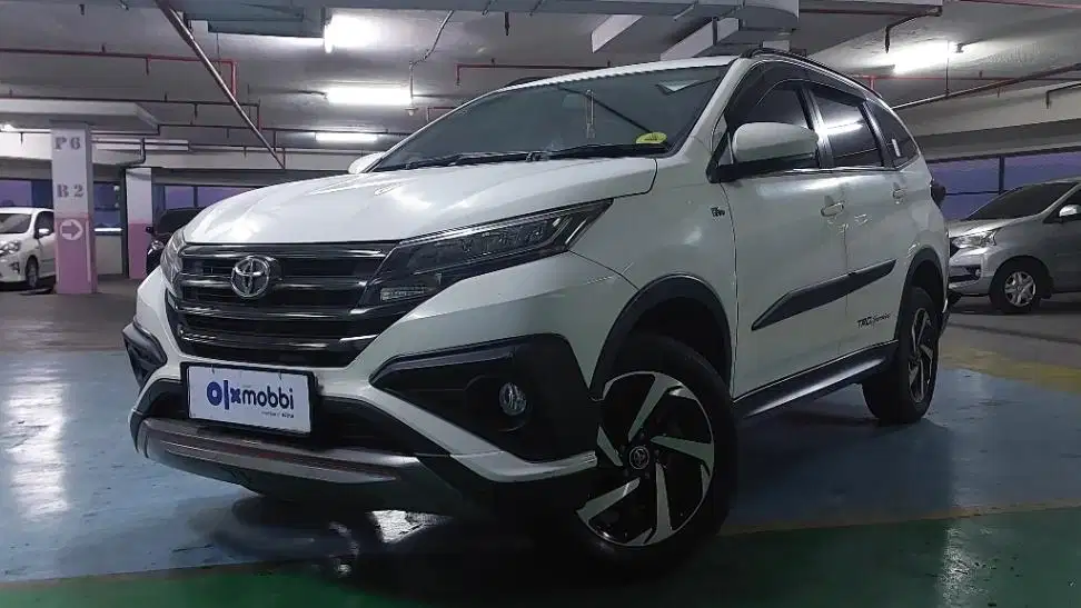DP 11 JT Toyota Rush 1.5 TRD Sportivo Bensin-AT Putih 2019
