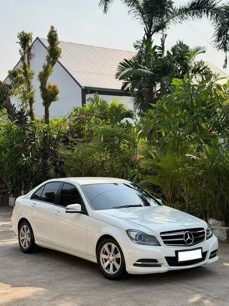 {Harga Cash} Mercedes Benz W204 C200 A/T 2012