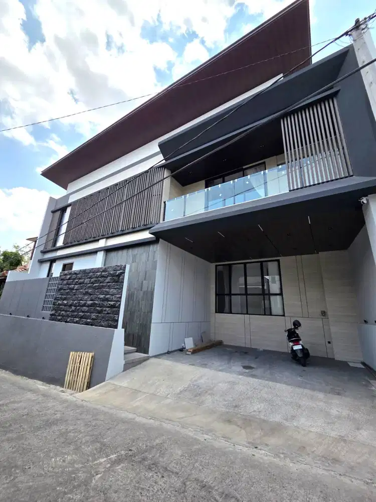 Rumah Kontemporer Bonus Furniture di Maguwoharjo