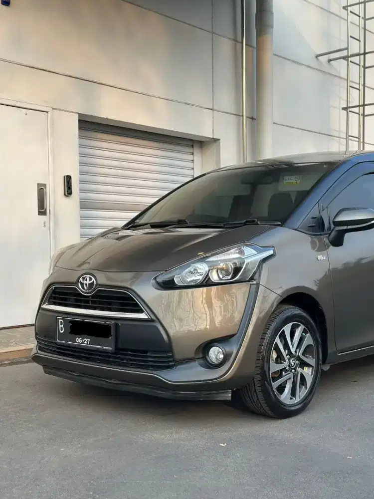 DIJUAL TOYOTA SIENTA V A/T 2017