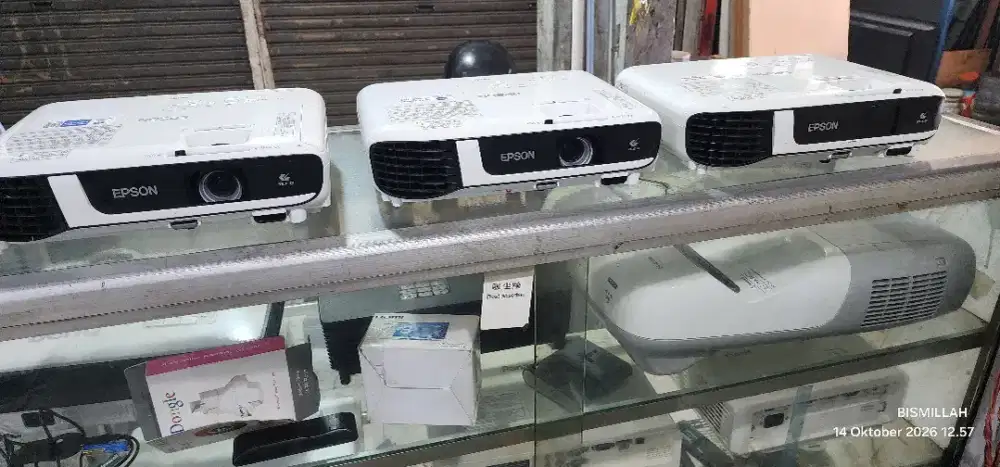 Beli PROYEKTOR second atau baru