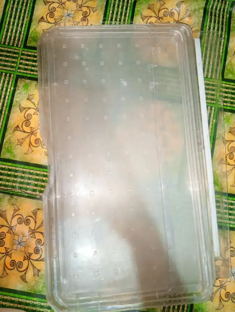 Rak kulkas Sharp model lama dan baru,
