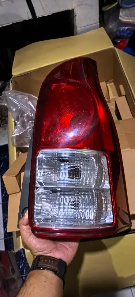 Lampu belakang/rem avanza 2014