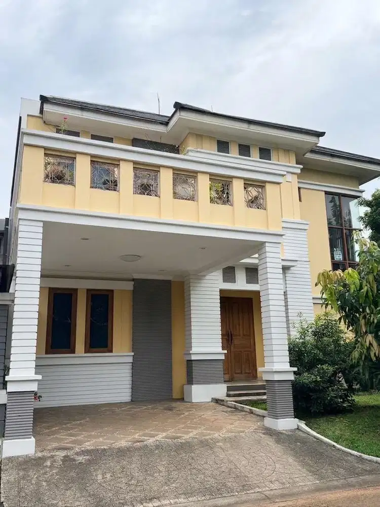 Dijual Rumah Posisi Hook di Cluster Tengah Kota Wisata Cibubur