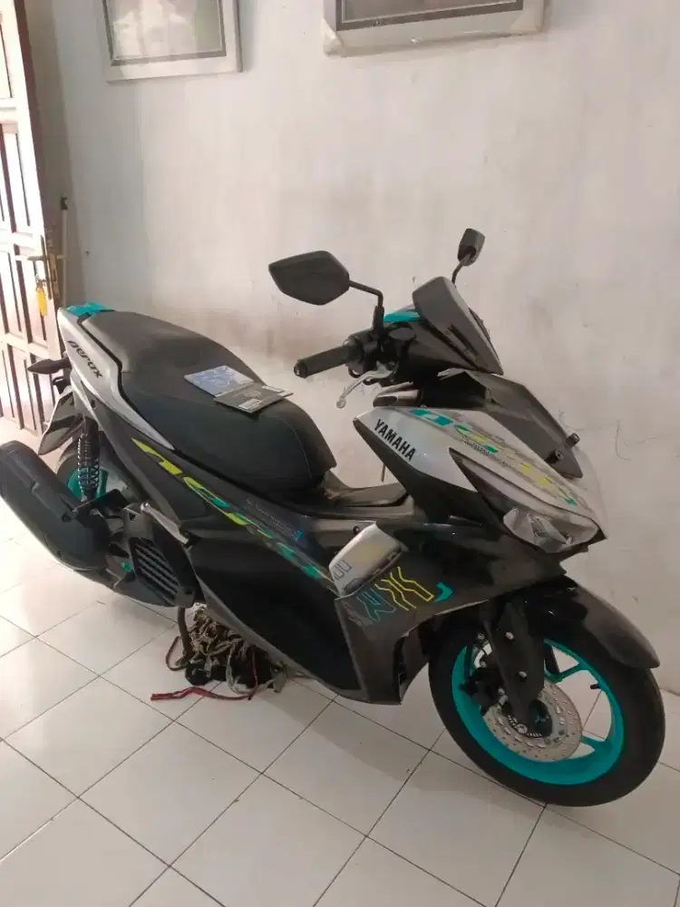 Yamaha aerox thn 2023 silver