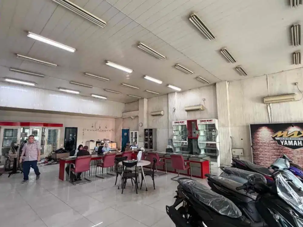 disewakan jl raya Cilincing bekas Shoow room motor luas 500 m2