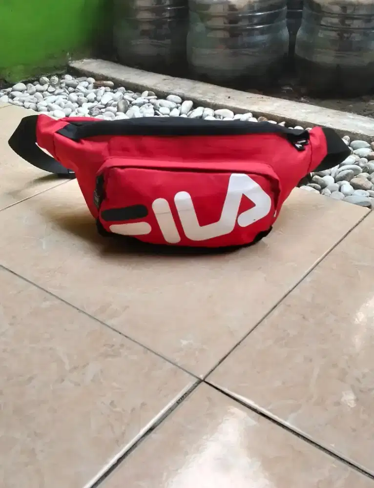 Tas pinggang/Waist bag outdoor Fila