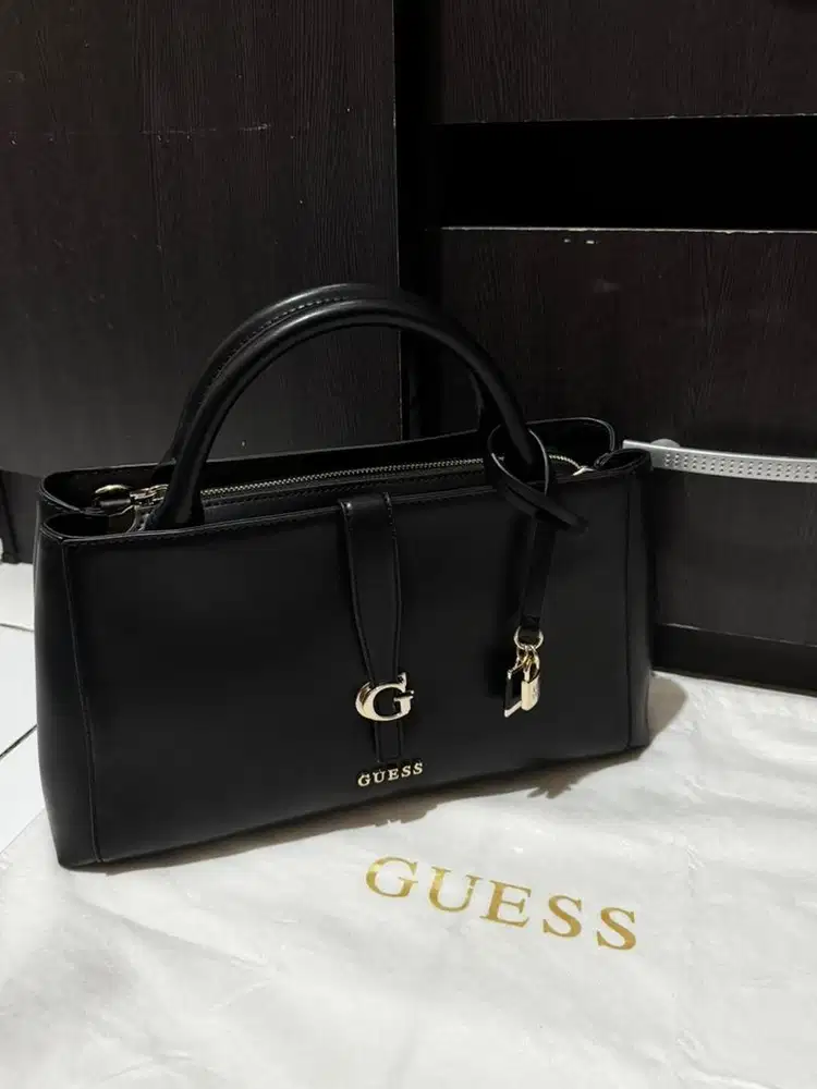 GUESS 100% original Carrie Girlfriend Satchel Bag