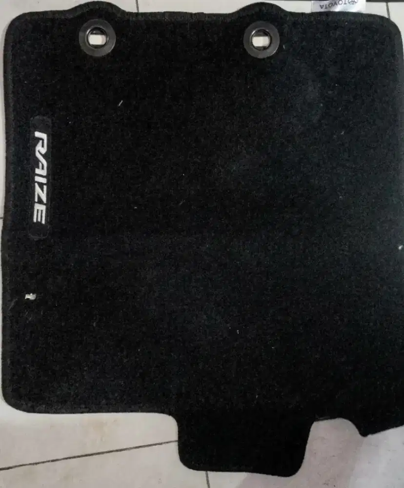 Karpet Mobil Original Toyota Raize Fullset (Mulus Like New, No Minus)