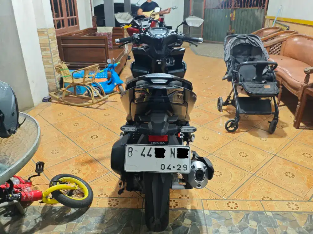 VARIO 160 ABS 2024 HITAM
