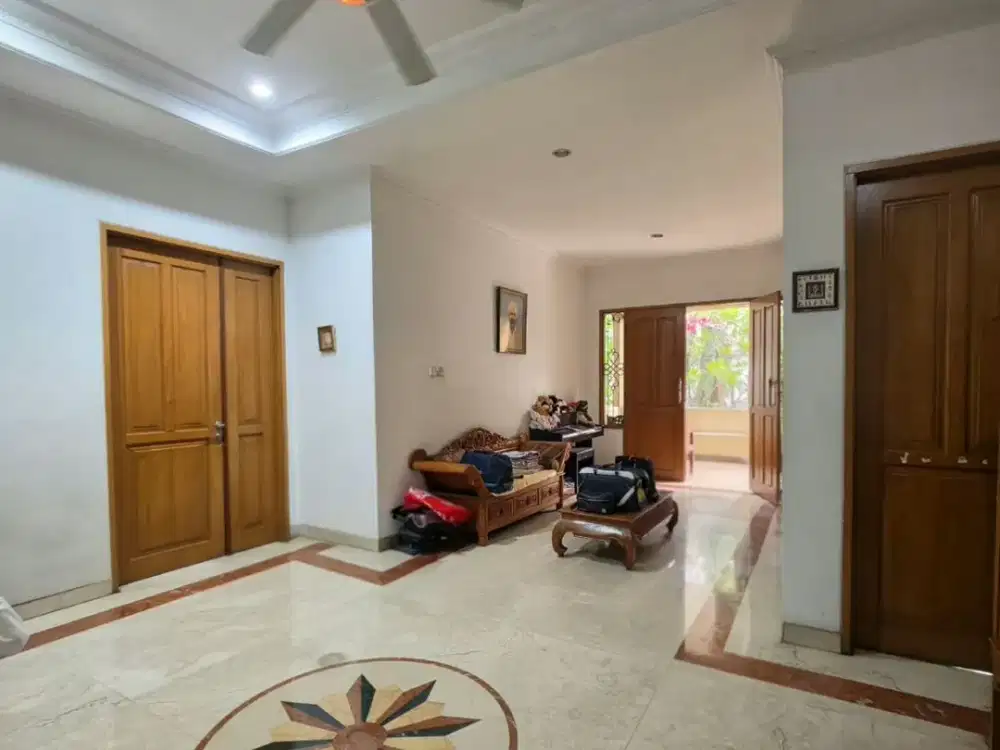 Jual rumah dekat ke Pondok Indah Mall dan tol JORR