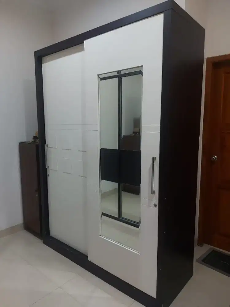 Dijual cepat almari pakaian 2 pintu sliding