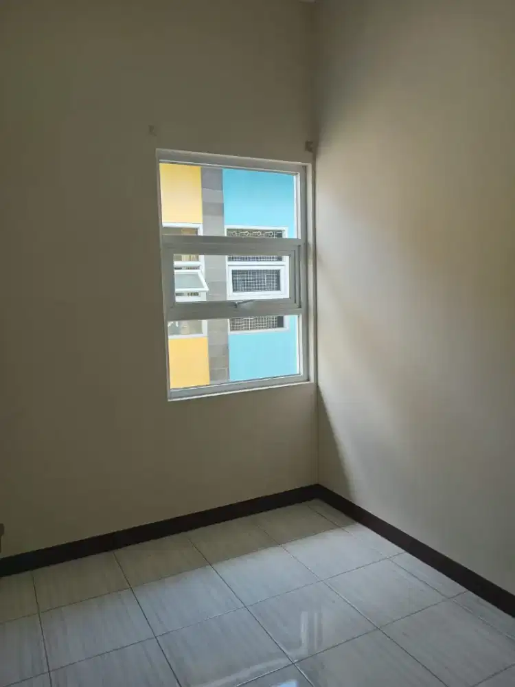 Rumah 2lantai pusat kota