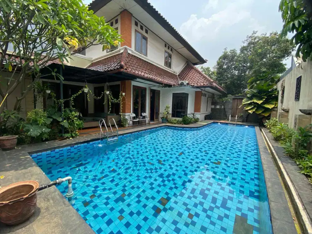 Jual Rumah Mewah Luas 620m2,  Siap Huni di Bali View dengan Kolam Renang