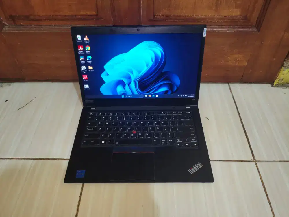 Laptop Lenovo Thinkpad T490 core i5 gen8 Ram 16gb SSD 256gbLayarsentuh