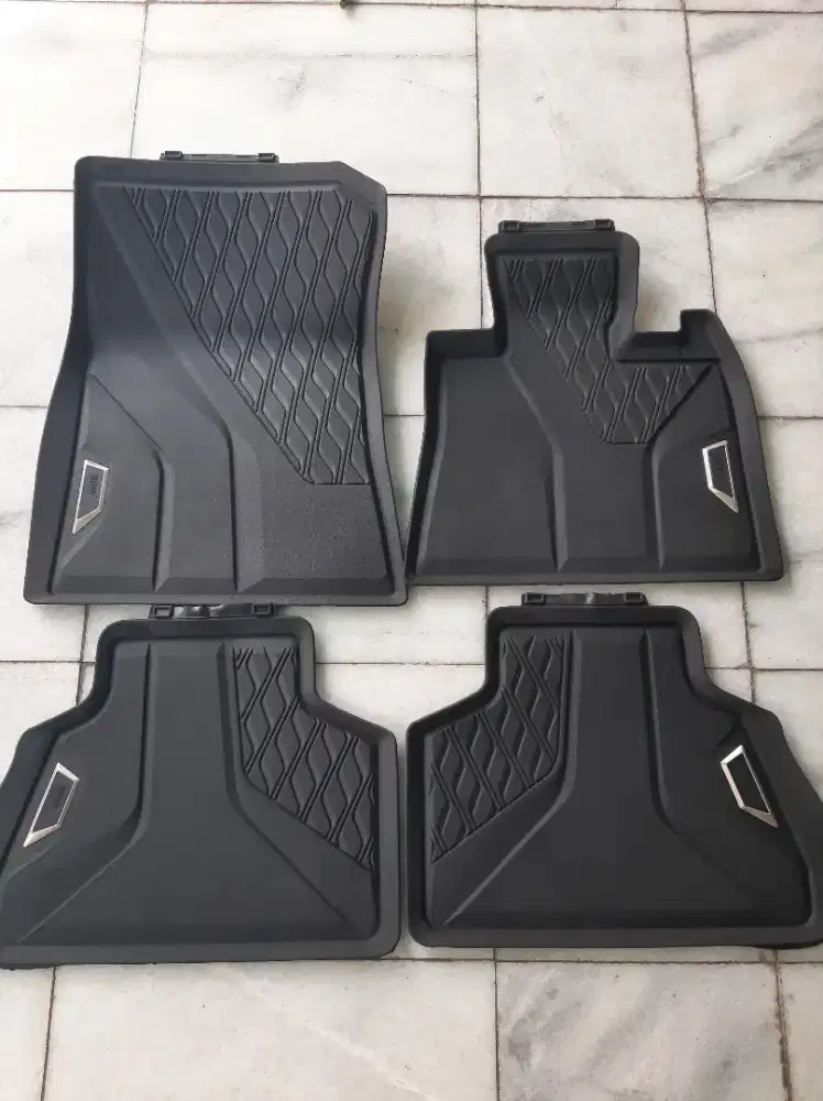Karpet Original BMW X5 all weather
Like New

Made in Germany