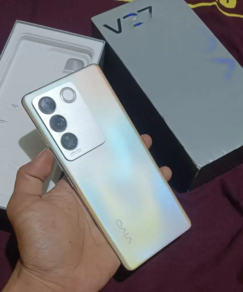 Vivo V27 (5G) ram 8/256