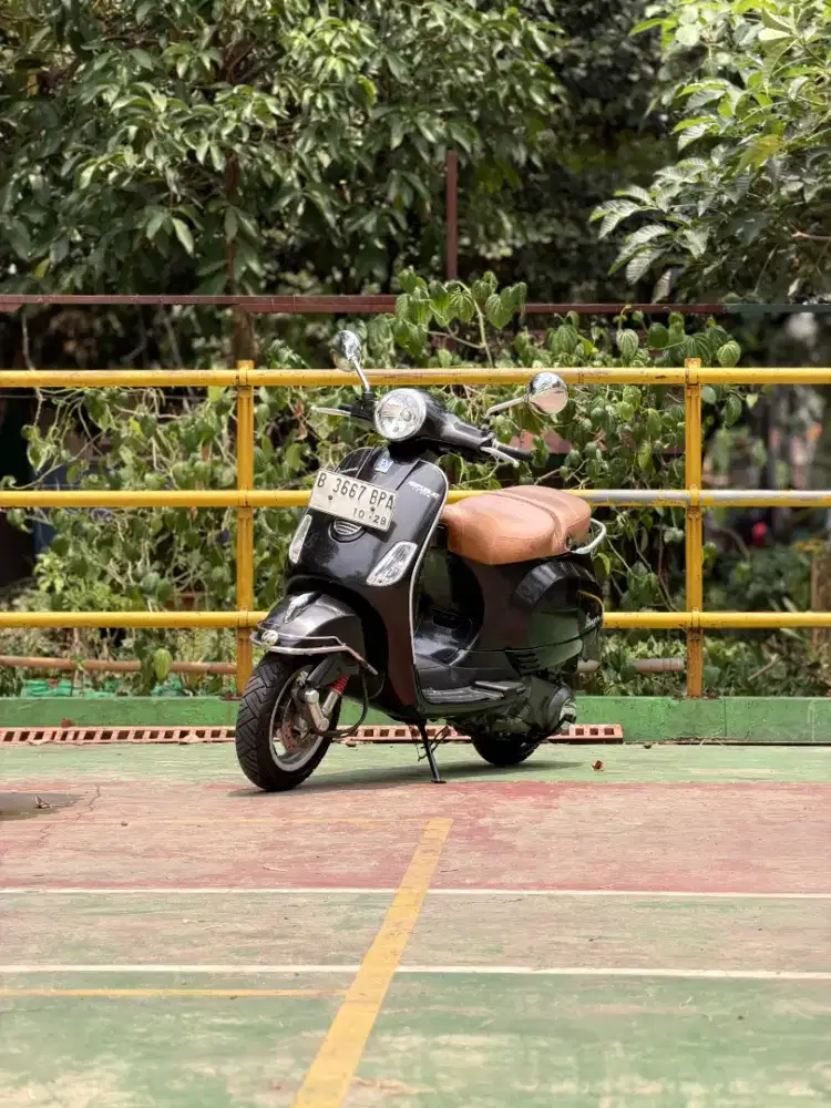 JUAL CEPAT PIAGGO VESPA LX 150 2V THN 2012 PERFECT CONDITION