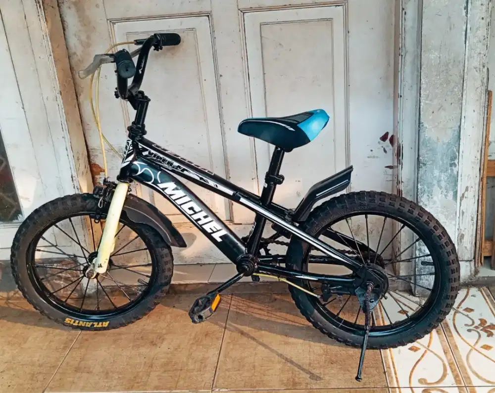 sepeda BMX ukuran 16 kondisi normal