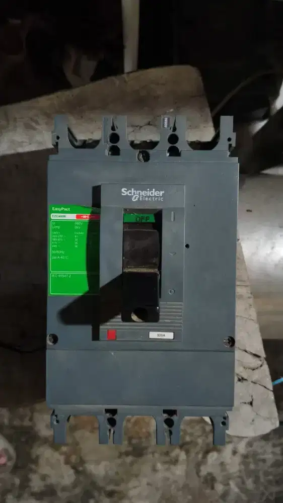 MCCB SCHNEIDER EZC400N 3 PHASE 320 A