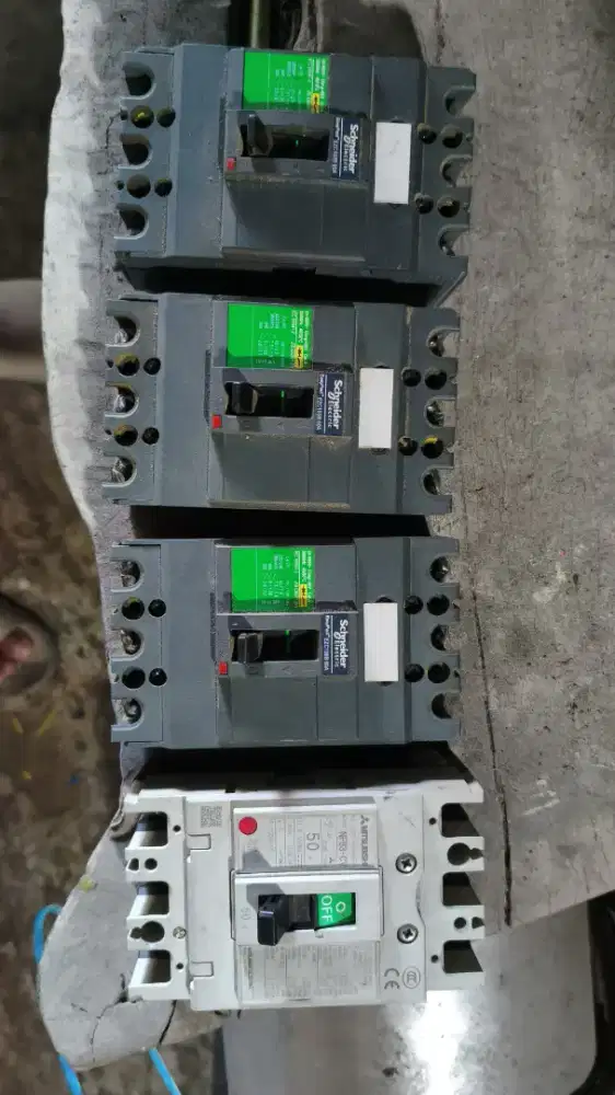 MCCB EZC100B SCHNEIDER 3 PHASE 60A