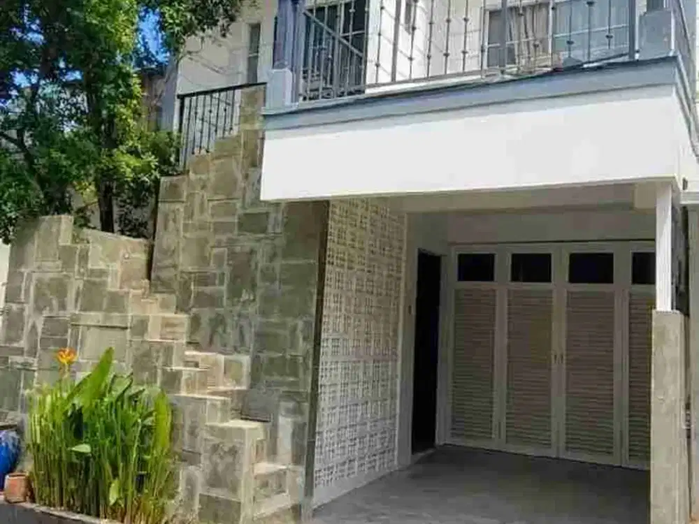 Rumah 3 lantai Jatibening Bekasi dalam Cluster one gate system Jual Cepat