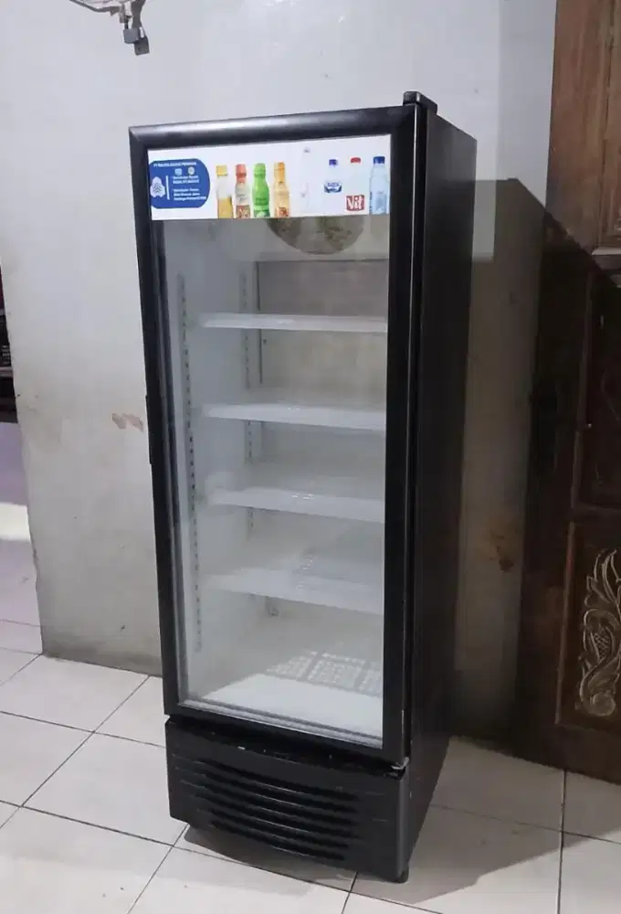 Showcases normal dingin