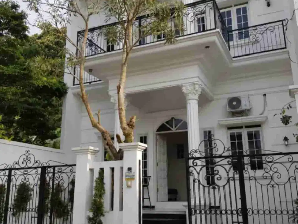 Jual Rumah Mewah Full Furnished di Cibogo Cimahi Selatan, 3 Lantai, Turun Harga Rp2,2 Miliar