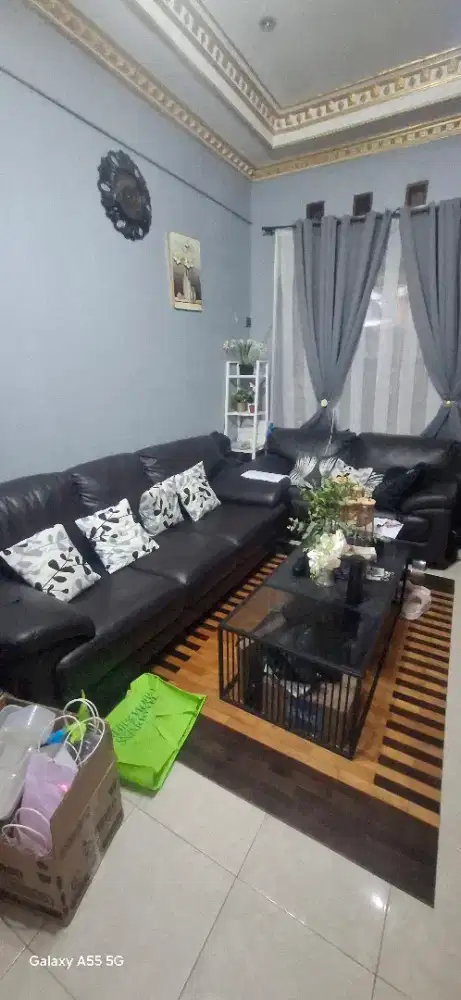 Sofa ruang tamu