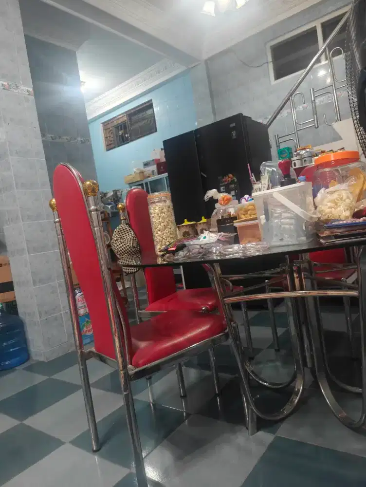 Set meja makan dan kaca 1 juta