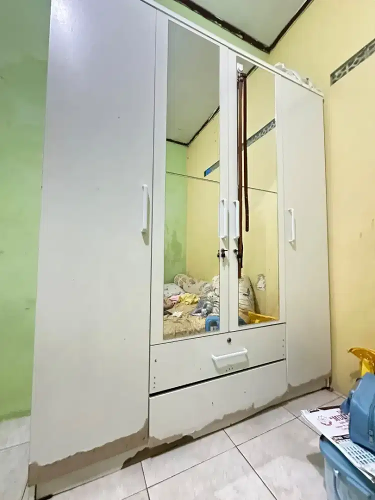 Dijual lemari pakaian ukuran besar