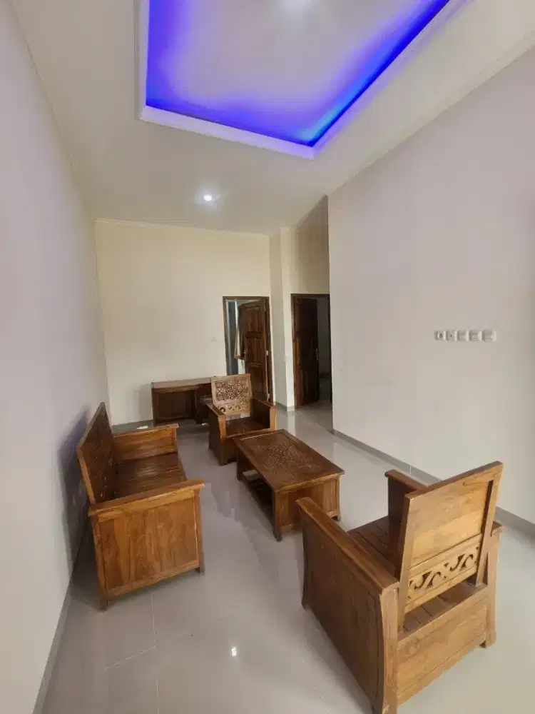 Rumah Sisi Jalan Desain Lega