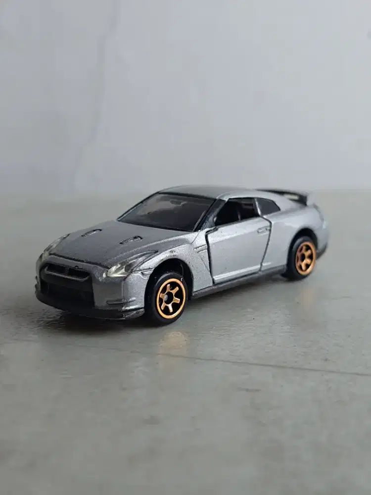 Tomica Nissan GTR First Edition 2008 Silver Takara Tomy Diecast Mainan