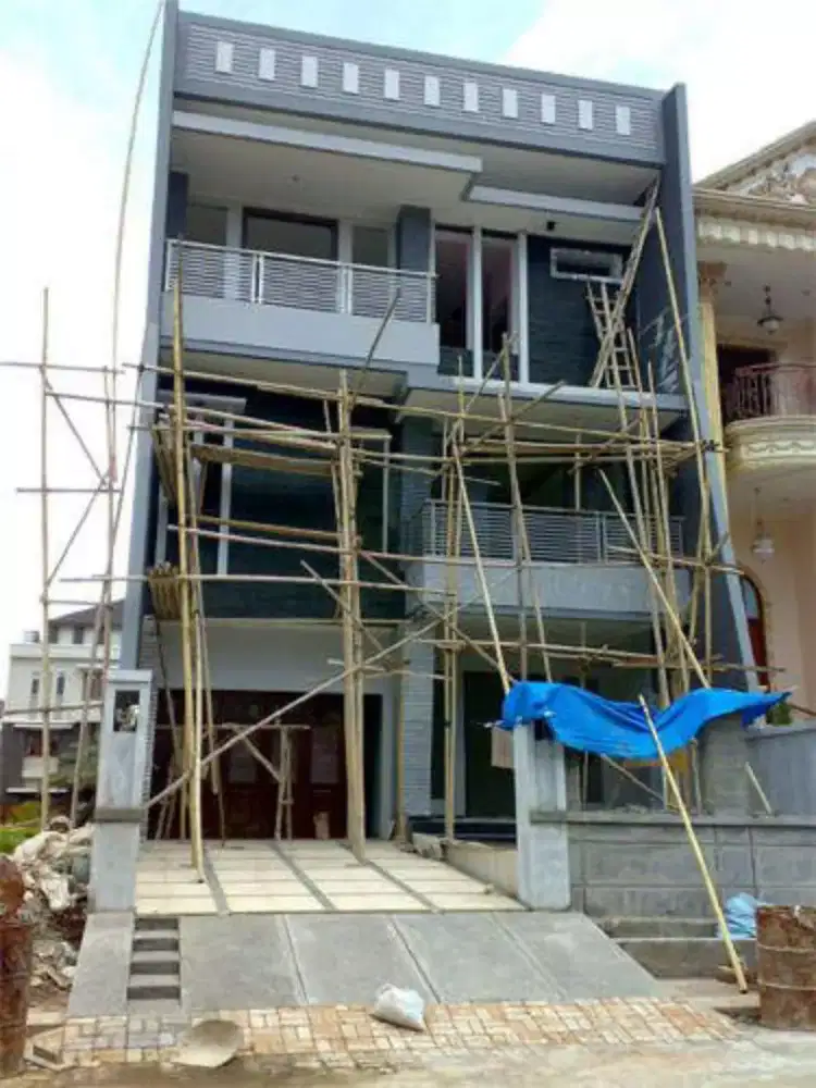Tukang bangun rumah sby