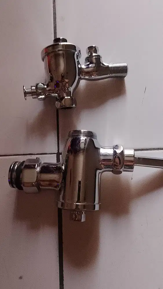 Pencetan urinoir seken , like new