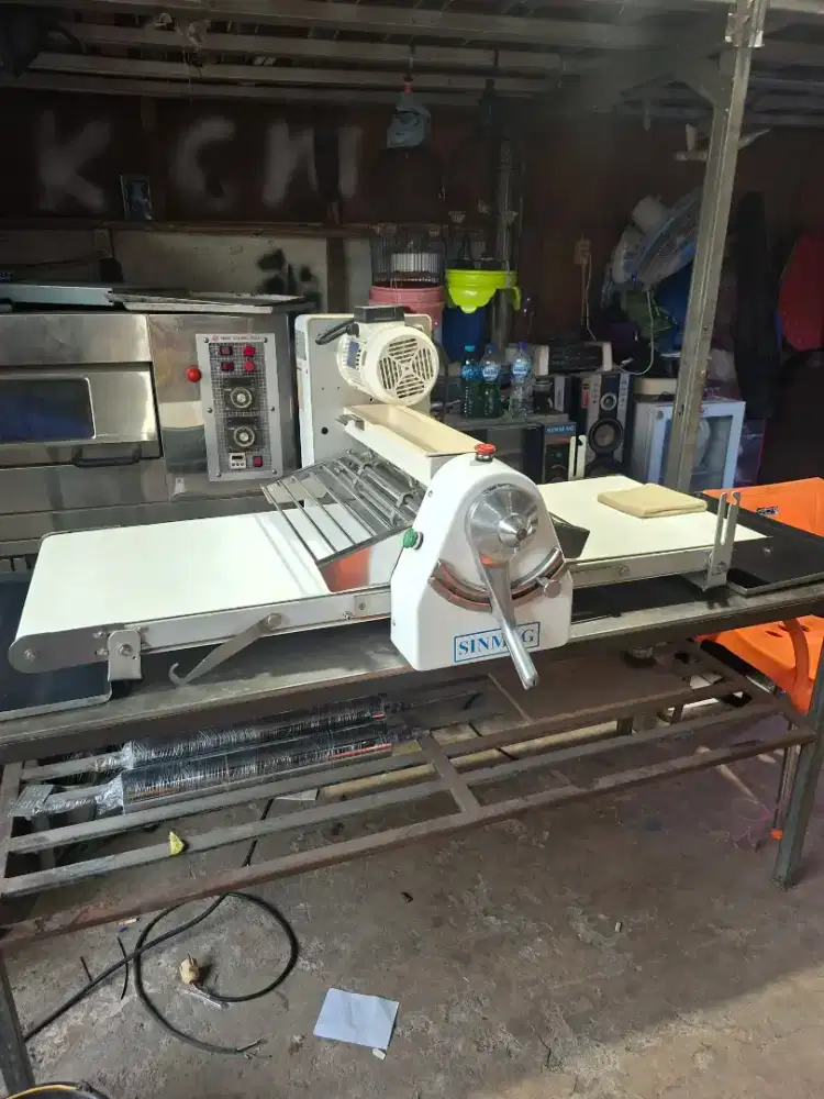 Mesin portabel dough sheeter tipe SM-520S merk Sinmag Taiwan