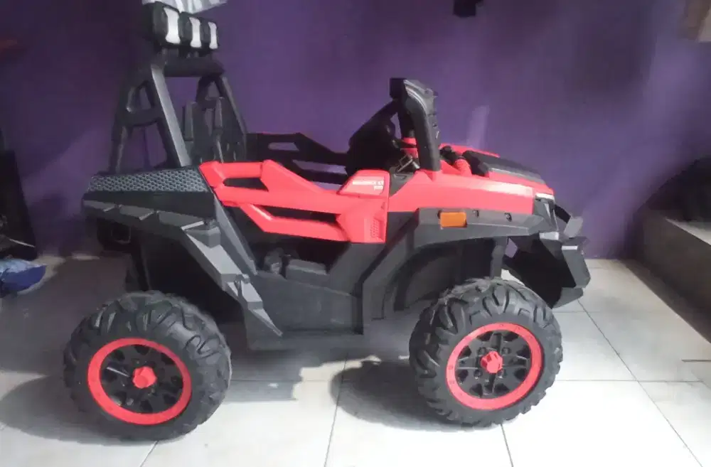 Mobilan aki anak 4WD ukuran jumbo