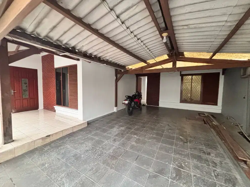 Dijual Rumah Siap Huni SEMI FURNISH Bagus untuk Kost-an Lokasi Strategis