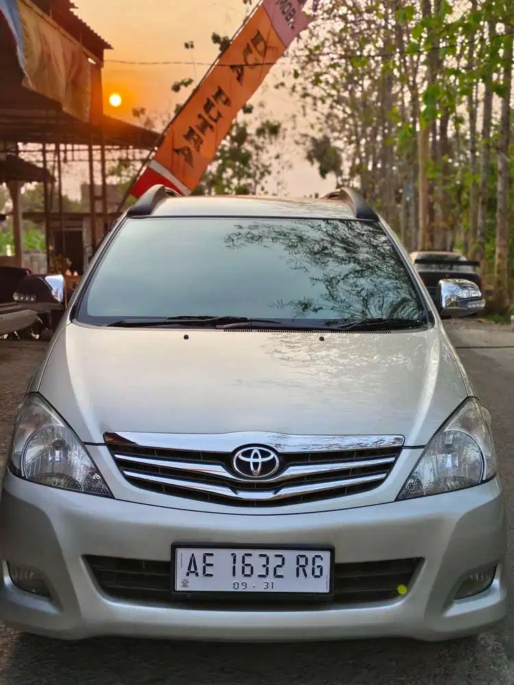 Toyota Kijang Innova 2010 Bensin